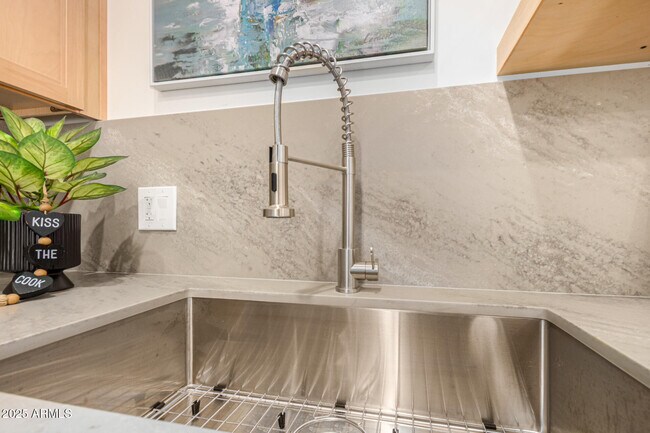 Foto del edificio - 12005 N Panorama Dr