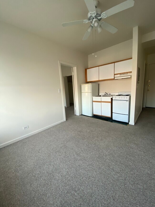 Foto del edificio - 3955 W Irving Park Rd