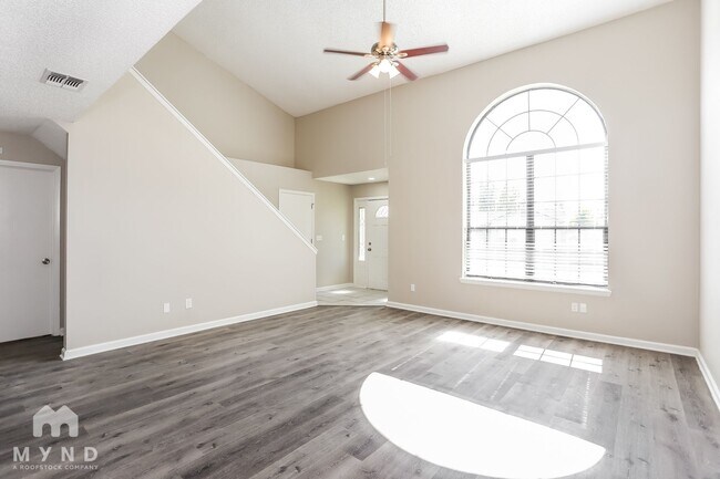 Building Photo - 7513 Cinnamon Lakes Dr