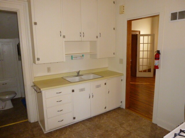Primary Photo - 413 Court St