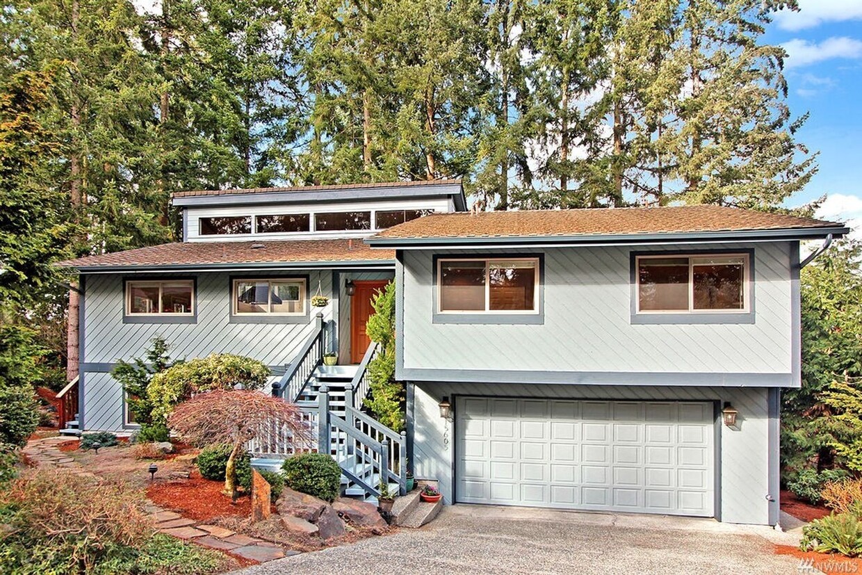 Primary Photo - Beautifully Updated 4-Bedroom Home with Lo...