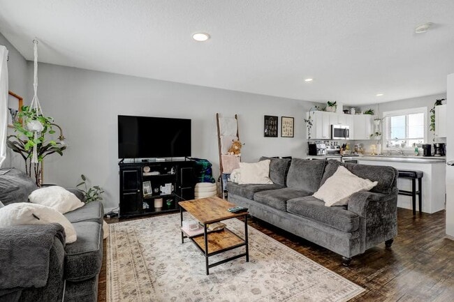 Building Photo - 3 bedroom in Clairmont AB T8X 5C8