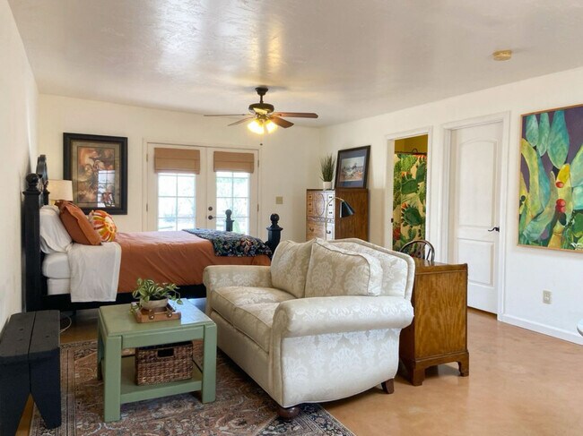 Dormitorio y sala de estar - 2648 E Drachman St