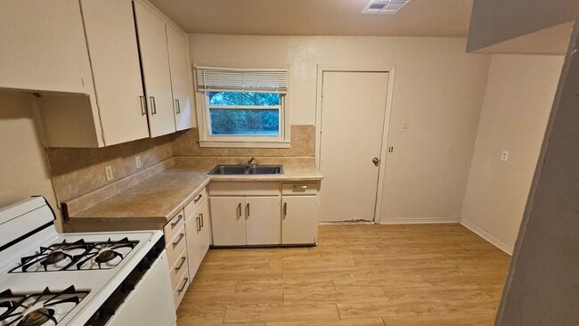 Photo - 812 Bell Dr House