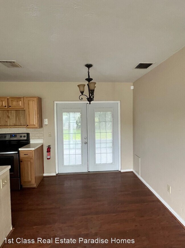Building Photo - 2 br, 1 bath House - 115 SE Lucero Dr