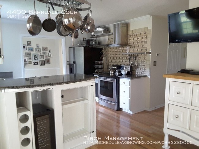 Foto del edificio - 4400 Barndale Ct