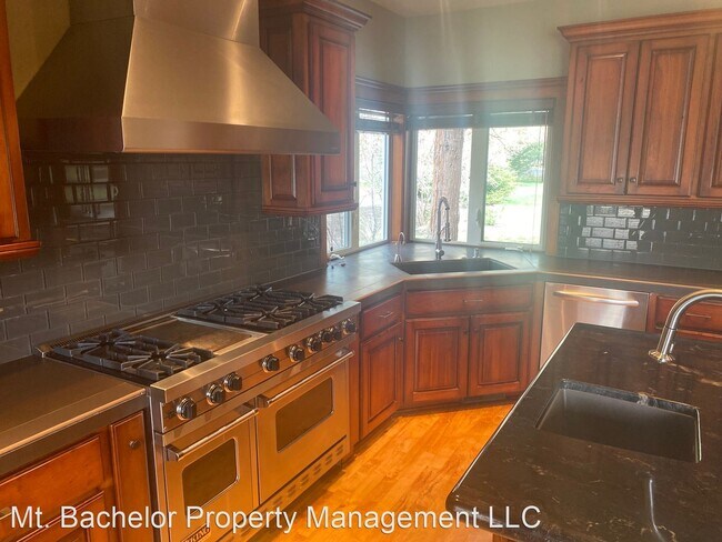 Building Photo - 4 br, 3.5 bath House - 61475 Tam McArthur ...