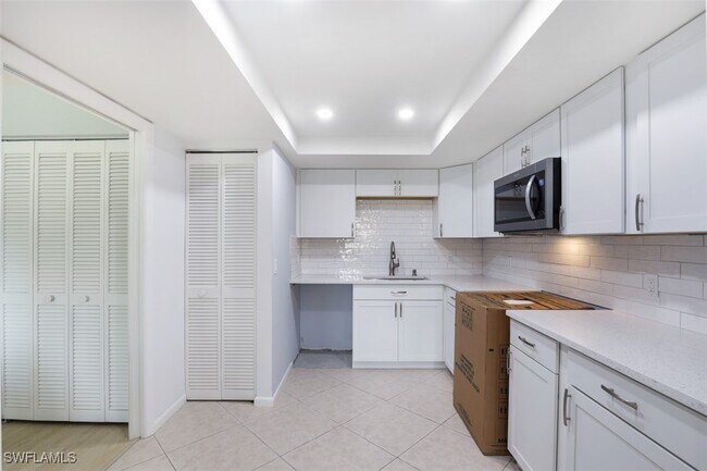Building Photo - 5954 Pelican Bay Blvd