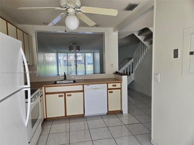 Building Photo - 4599 Carambola Cir S