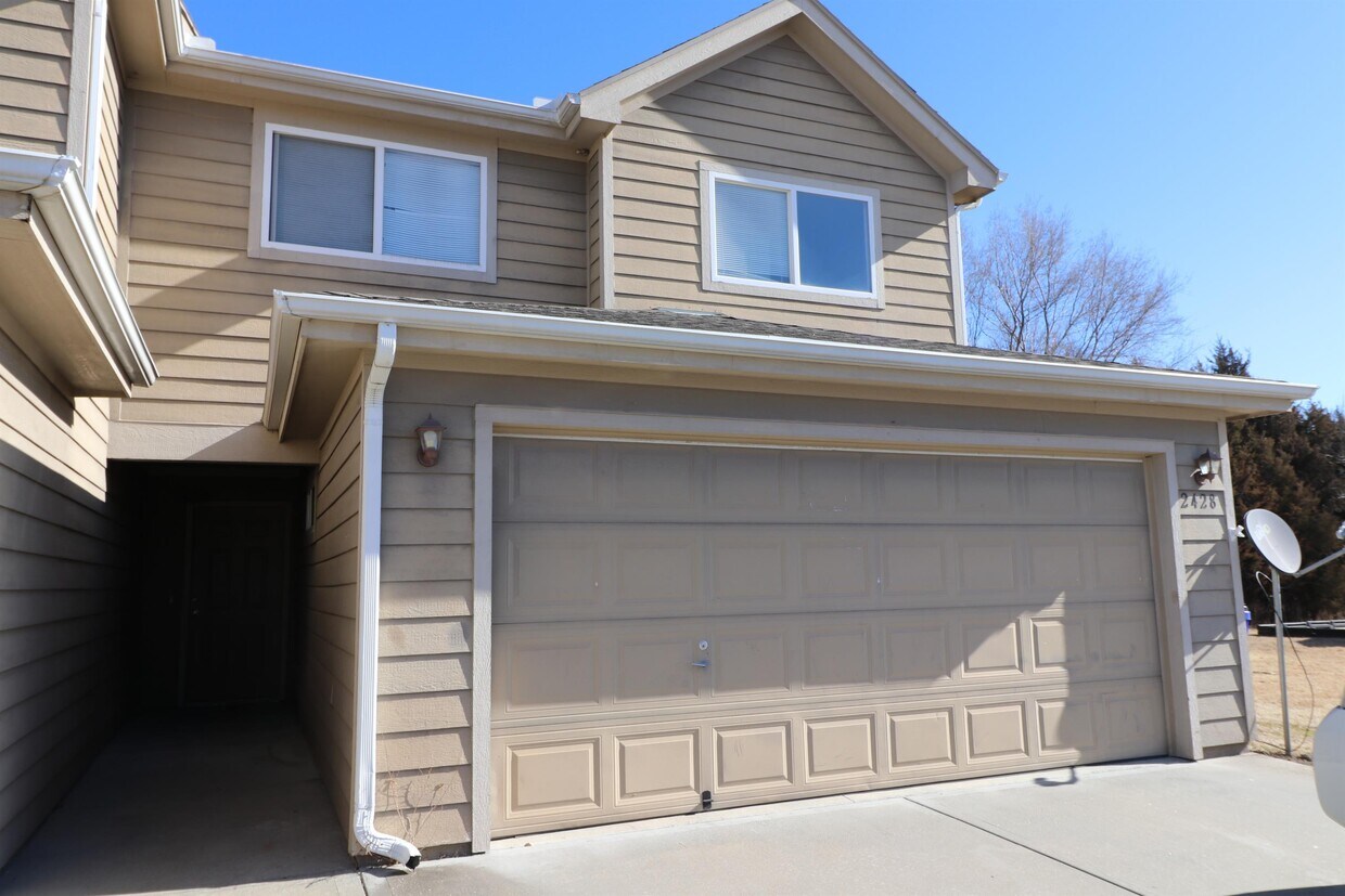 2428 Deerfield Blvd, Junction City, KS 66441 Townhome Rentals in