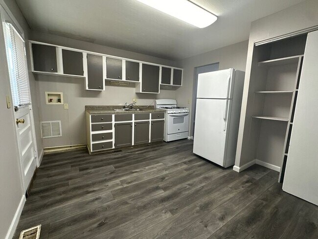 Building Photo - 3800 N 52nd St