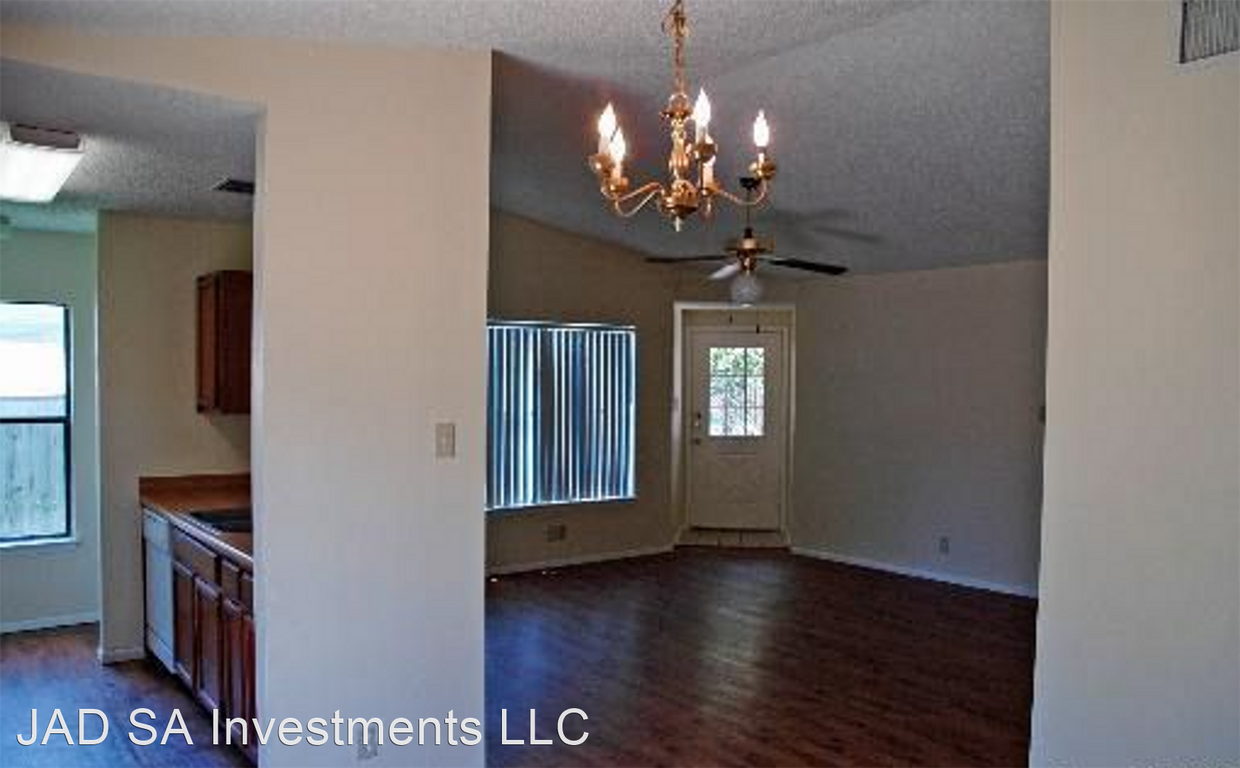 Foto principal - 2 br, 1 bath House - 8439 Forest Ridge