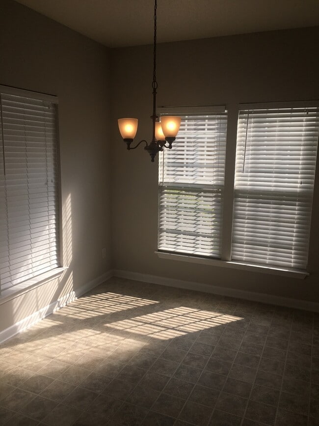 Building Photo - Greer, 2bd/2.1ba, 1484SF