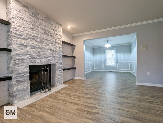 Foto del edificio - 8113 Neville Pl