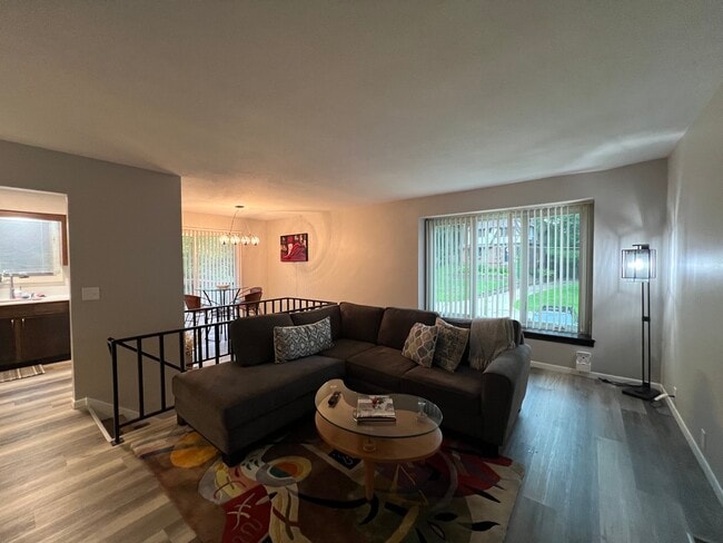 Building Photo - 3805 Maquoketa Dr
