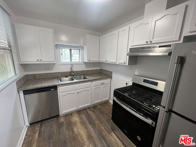 Building Photo - 419 La Colina Dr