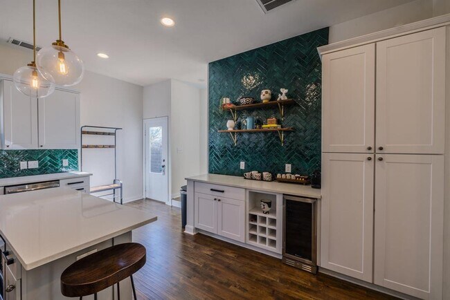 Foto del edificio - 7609 Bennett Ave