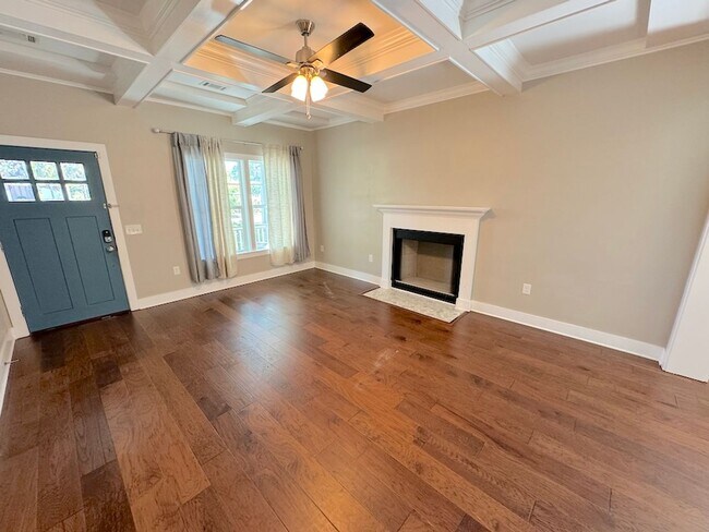 Building Photo - 5 BED | 3 BATH | MIDTOWN | CLOSE TO EVERYT...