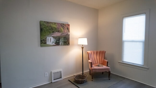 Foto del edificio - 102 S Perry St