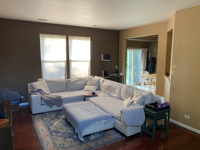 Building Photo - 3260 Bromley Ln