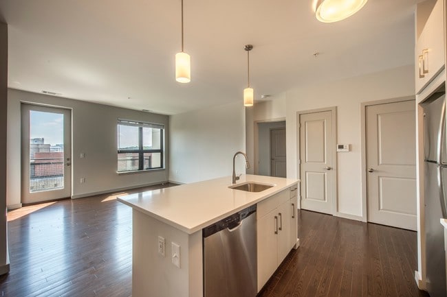 Building Photo - 45 Marion St