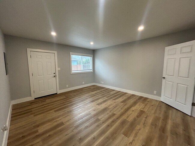 Foto del edificio - Private, Quiet HOME 1 bd 1 bath w/ garage ...