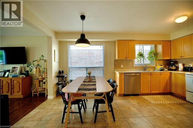Building Photo - 428 Bernay Dr