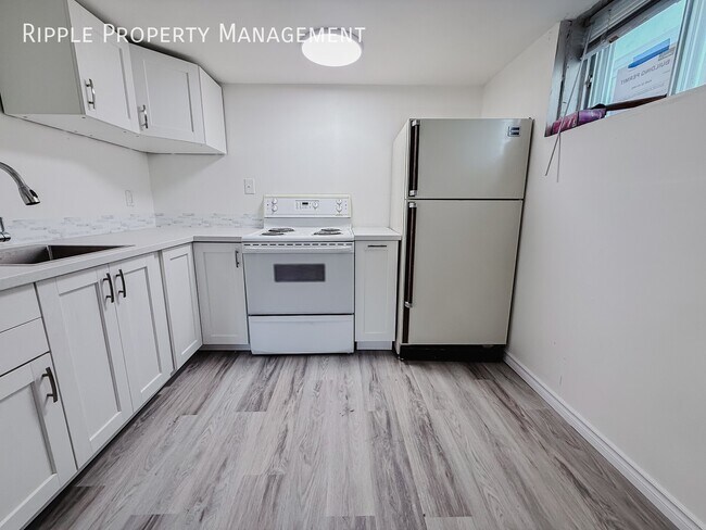 Photo du bâtiment - AMAZING 2-BED, 1-BATH LOWER SUITE | HIGH-FUNCTION MODERN LAYOUT | TUXEDO PARK