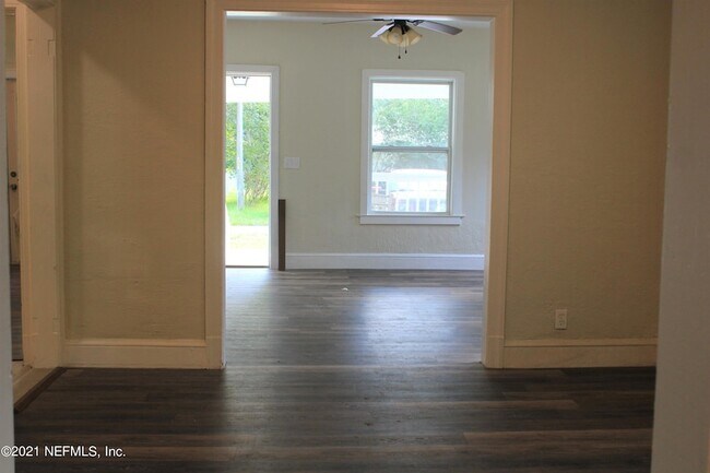 Foto del edificio - 6379 Delacy Rd