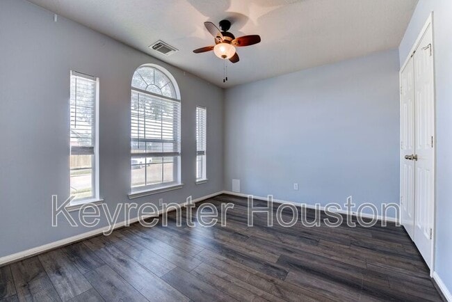 Building Photo - 6411 Silver Shade Dr