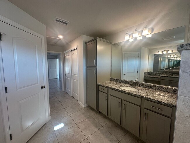 Foto del edificio - NE Cape Coral- Gator Circle Home- 4 Bedroom 2 Bathrooms 3 Car Garage