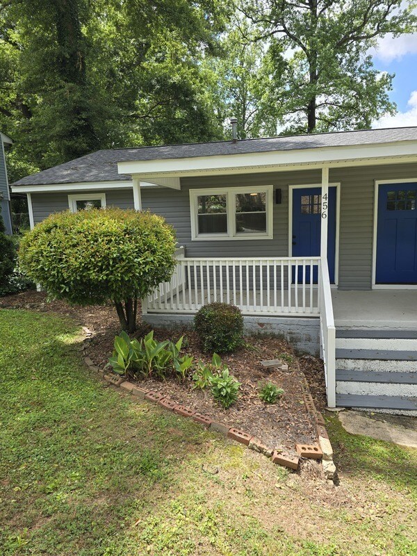 Photo - 456 SE Haley St Apartment