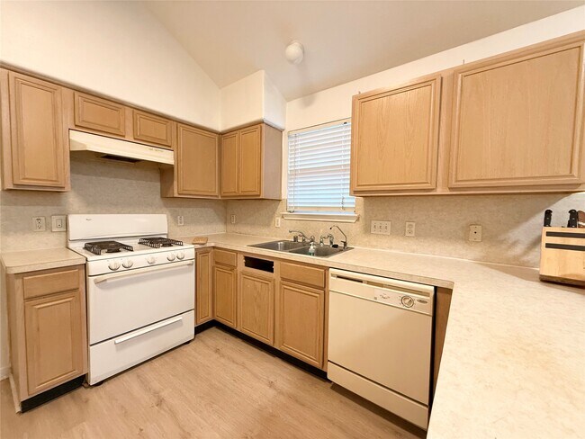 Foto del edificio - 13810 Audra Ln