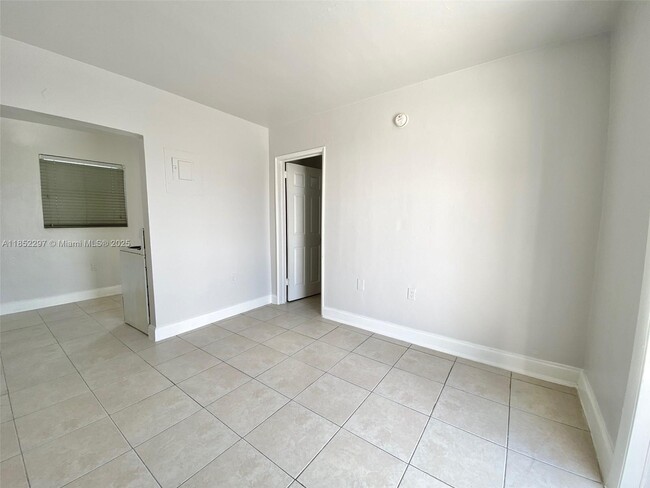 Foto del edificio - 330 NE 70th St