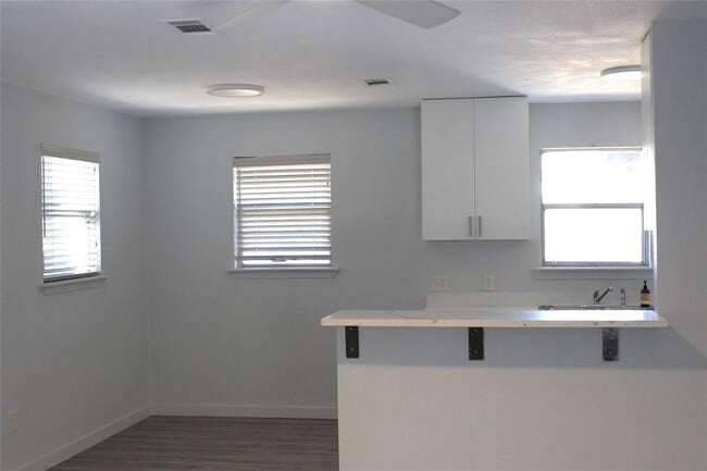 Building Photo - 3300 Fritz Hughes Park Rd