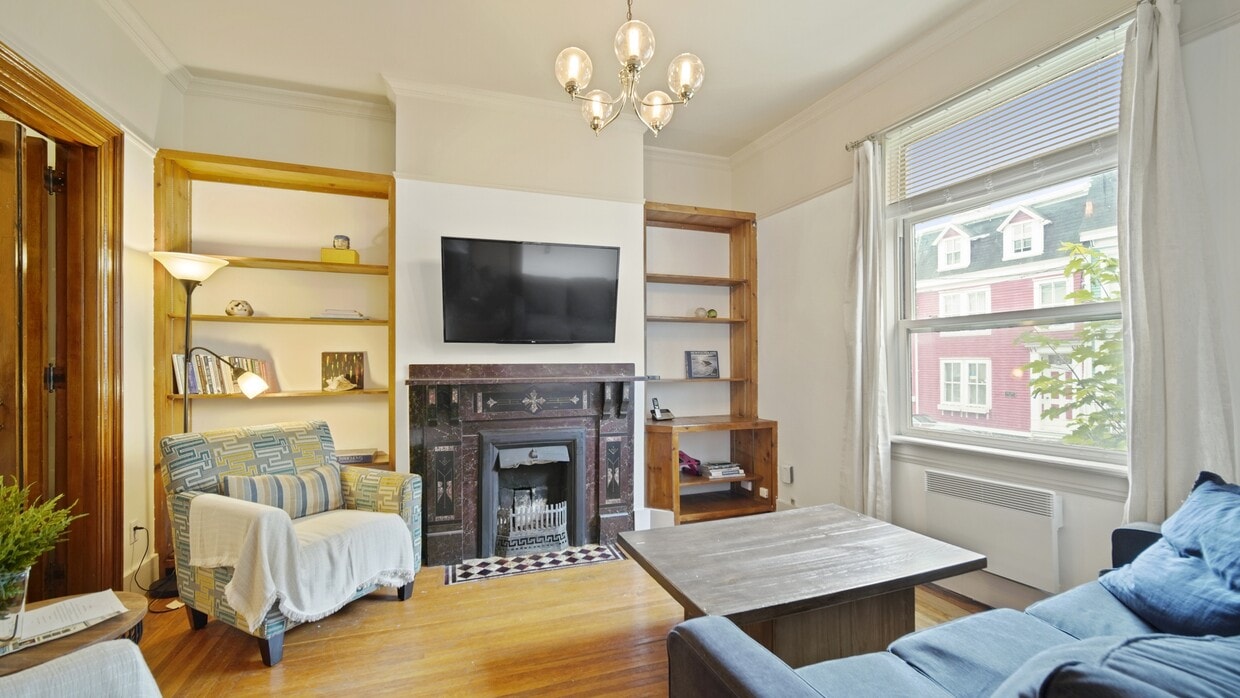 Primary Photo - 38 Victoria St