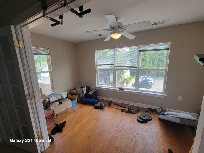 Foto del edificio - Only 1/4 mile to Duke University. 1/2 off the 1st month's rent.