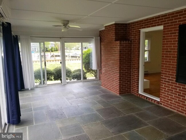 Building Photo - 219 E Chew Ave