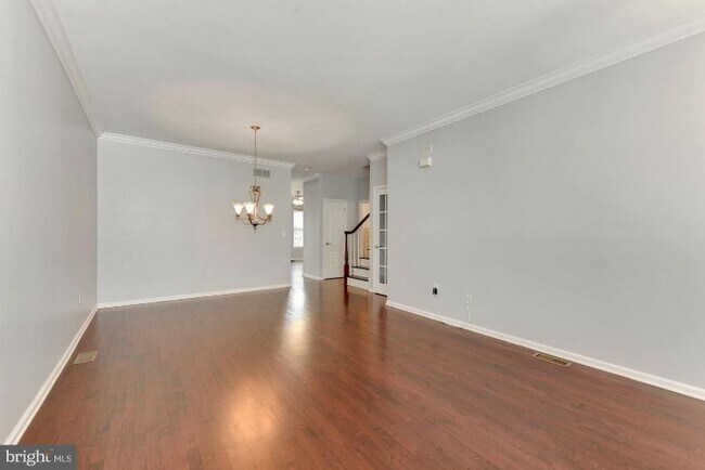 Foto del edificio - 345 Huntington Dr