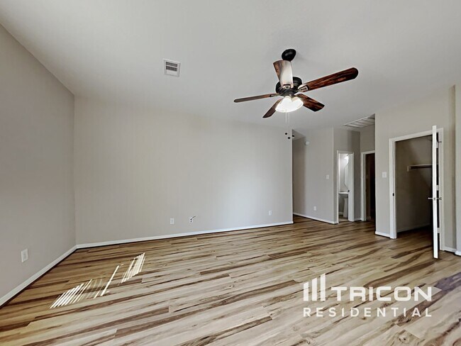Building Photo - 8523 W Highlands Crossing Highlands TX