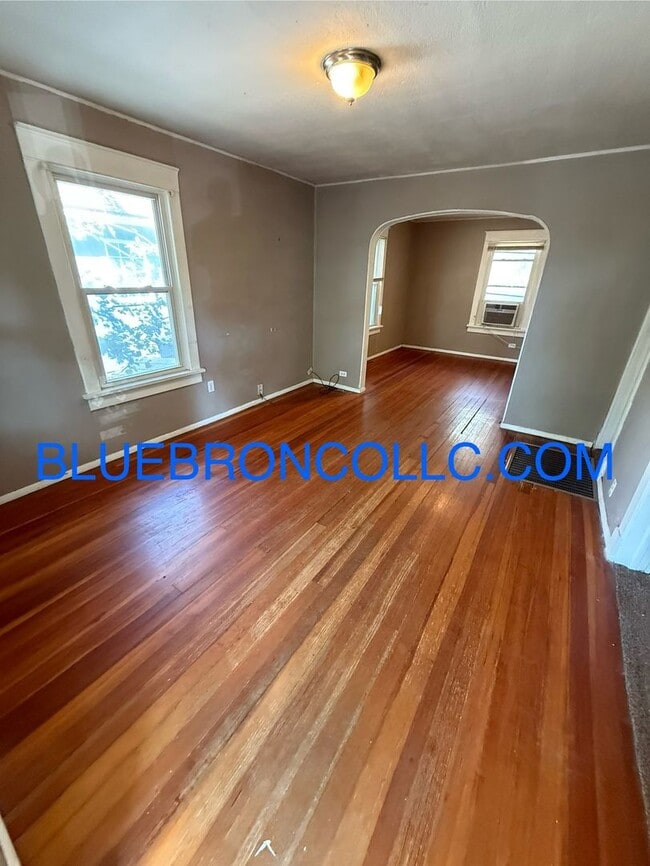 Building Photo - Beautiful house in Kansas City with a lot ...