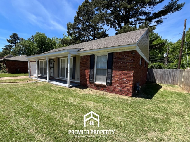 Building Photo - Charming 3BR/1.5BA in Whitehaven | Hardwood Floors & 1-Car Garage