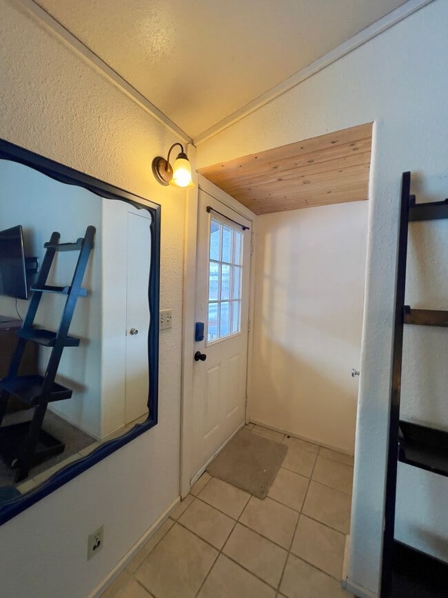 Foto del edificio - 601 Fairbanks St