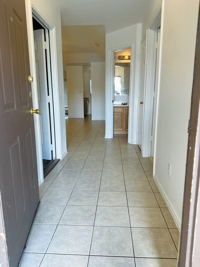 Building Photo - 309 S Water Ln