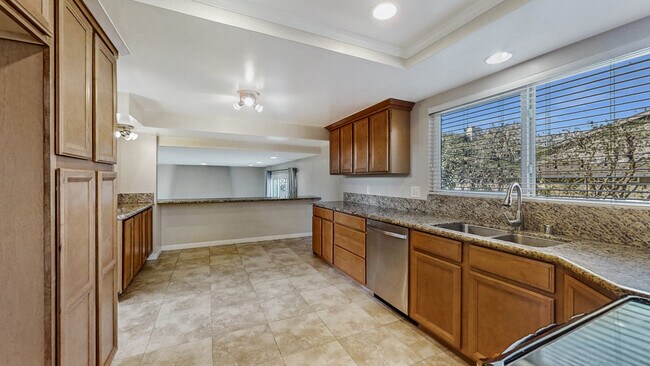 kitchen - 6751 Auburn Dr