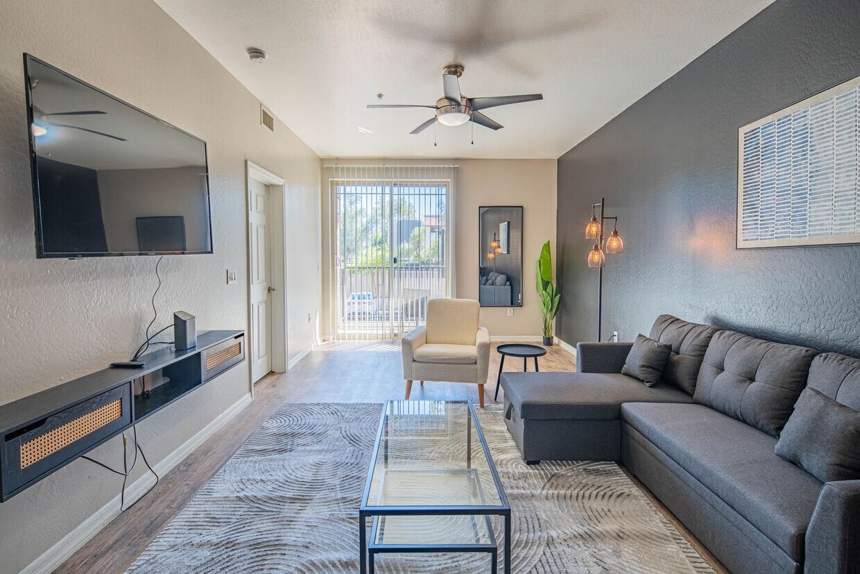 Foto principal - 1275 E University Dr