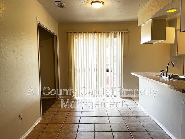 Foto del edificio - 1102 Hickory Grove Dr