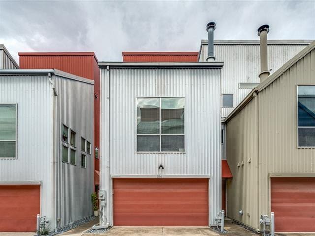 Building Photo - 4213 Dickason Ave