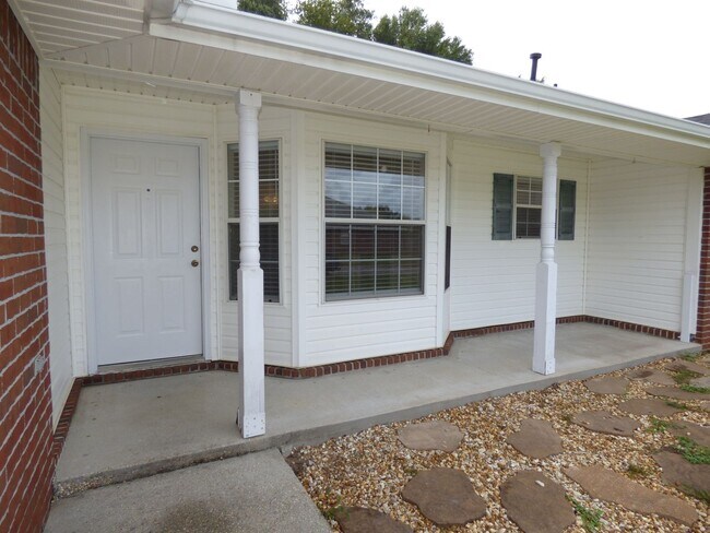 Building Photo - Great 3 bedroom home in Pace