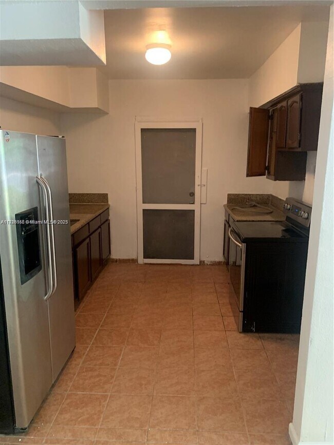 Building Photo - 3 bedroom in North Miami FL 33161
